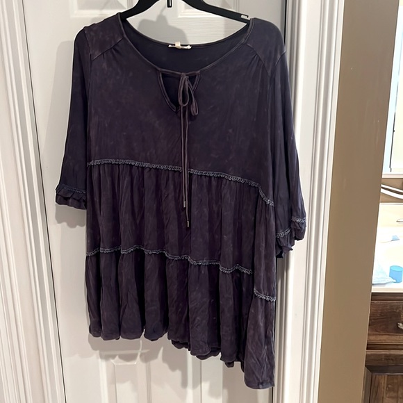 easel Tops Ladies Easel Dressy Top Boutique Large Blue Like New